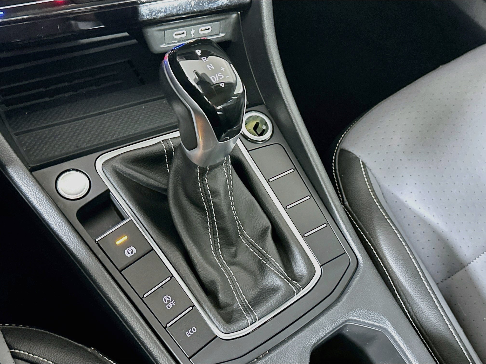 Used 2025 Volkswagen Jetta SE FWD image 24