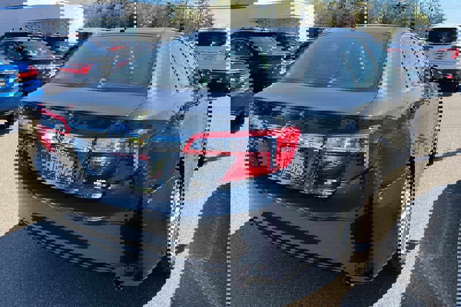 Used 2013 Toyota Camry XLE w/ Leather Pkg image 2