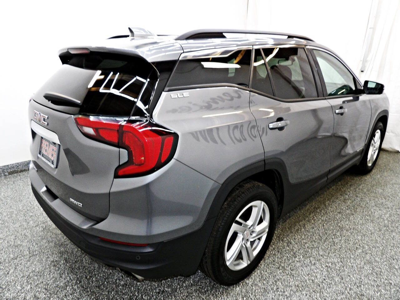 Used 2018 GMC Terrain SLE w/ Driver Convenience Package AWD/4WD image 6