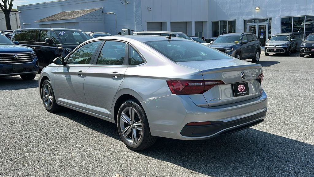 Used 2023 Volkswagen Jetta SE w/ Panoramic Sunroof Package FWD image 6