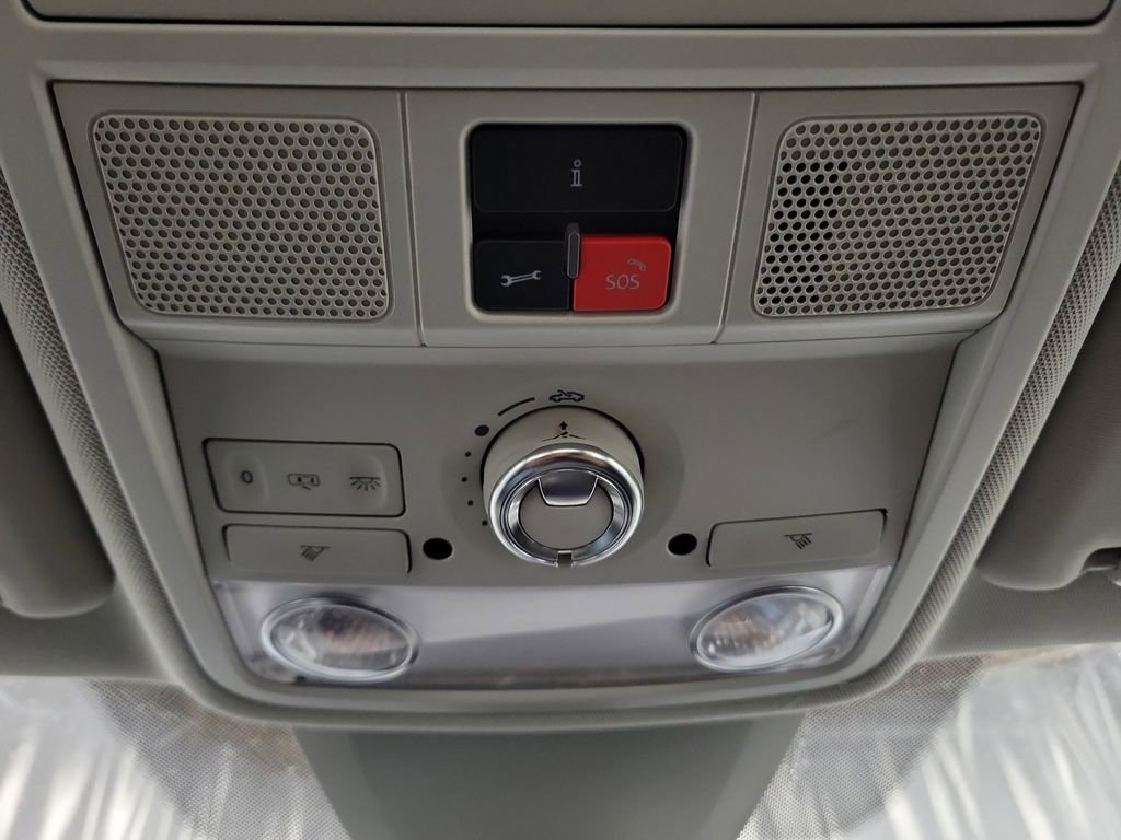 Used 2017 Volkswagen Passat 1.8T SEL Premium image 20