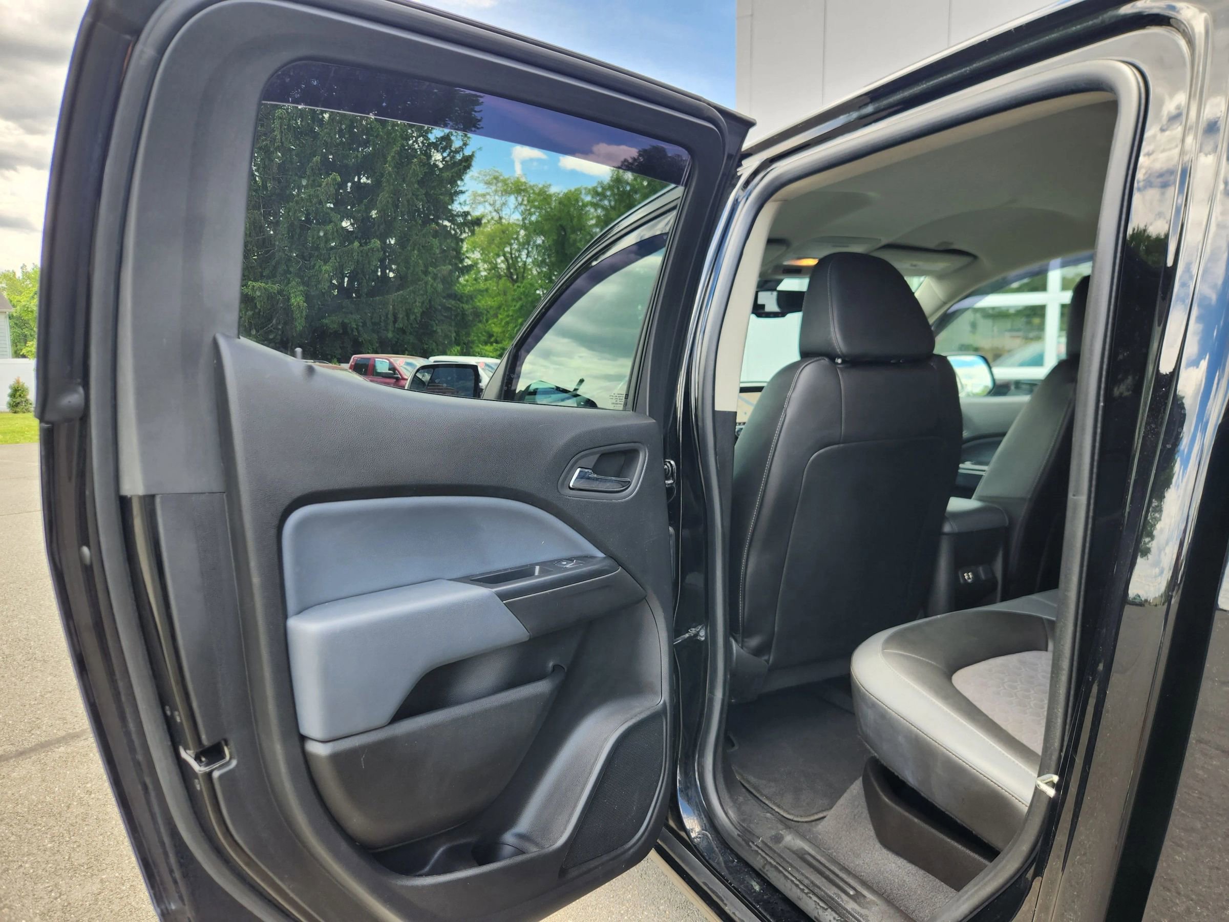 Used 2019 Chevrolet Colorado Z71 AWD/4WD image 37