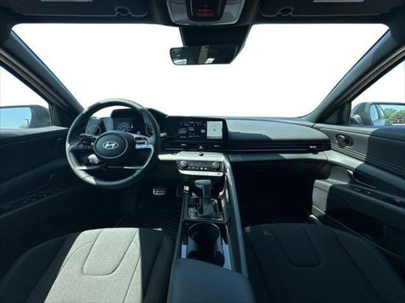 New 2025 Hyundai Elantra SEL image 15