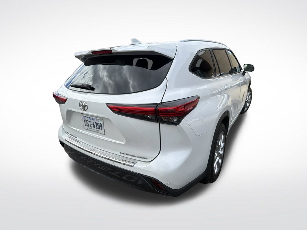Used 2023 Toyota Highlander Limited AWD/4WD image 3