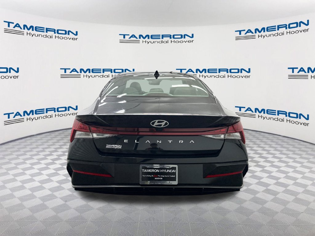 Used 2025 Hyundai Elantra SEL FWD image 4
