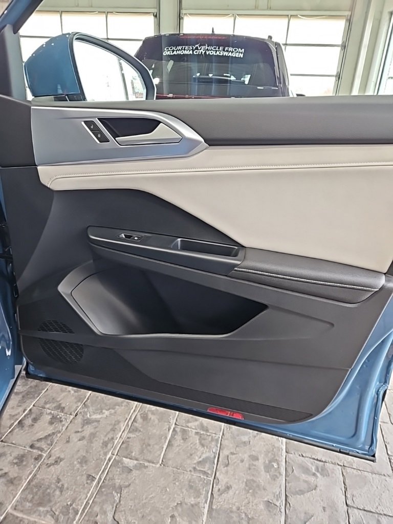 New 2026 Volkswagen Taos SE image 11