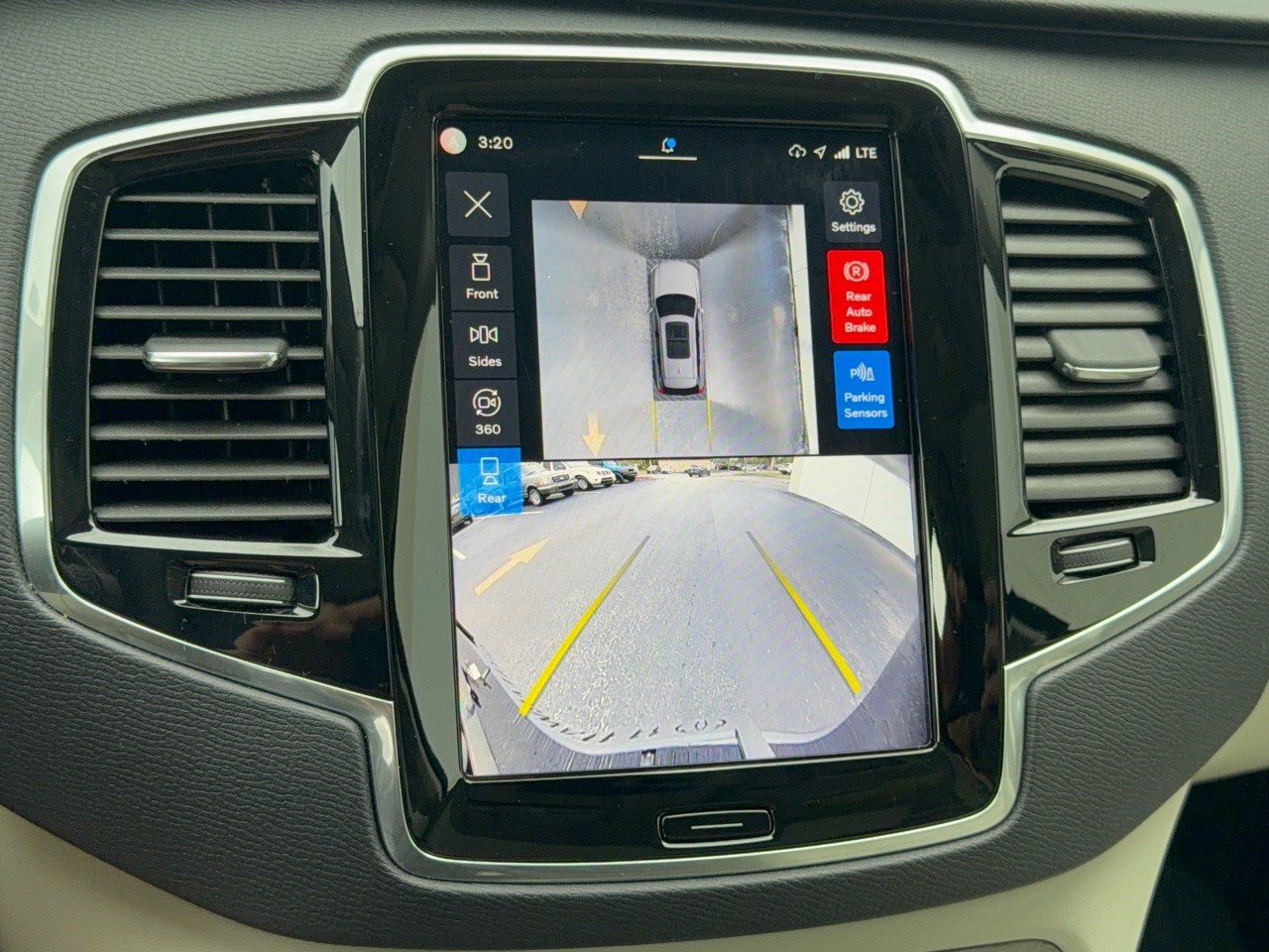 Used 2025 Volvo XC90 B6 Plus w/ Protection Package Premier AWD/4WD image 24
