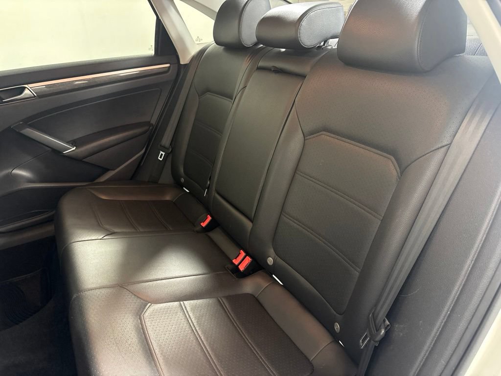 Used 2018 Volkswagen Passat 2.0T SE FWD image 26