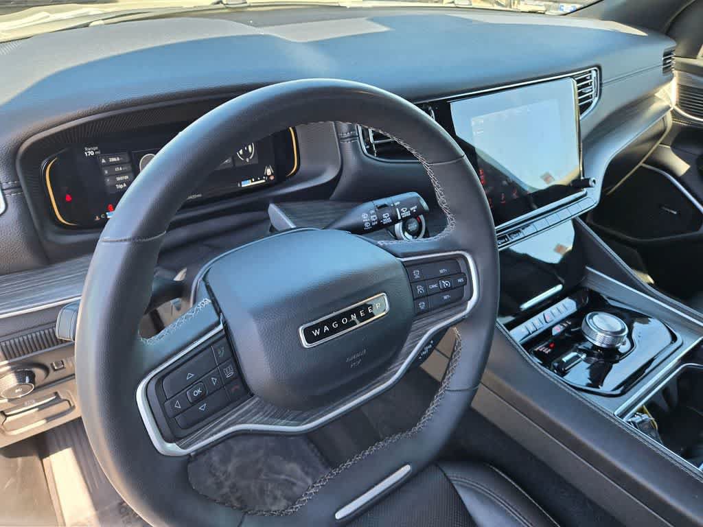 Used 2023 Jeep Wagoneer L Series II AWD/4WD image 10