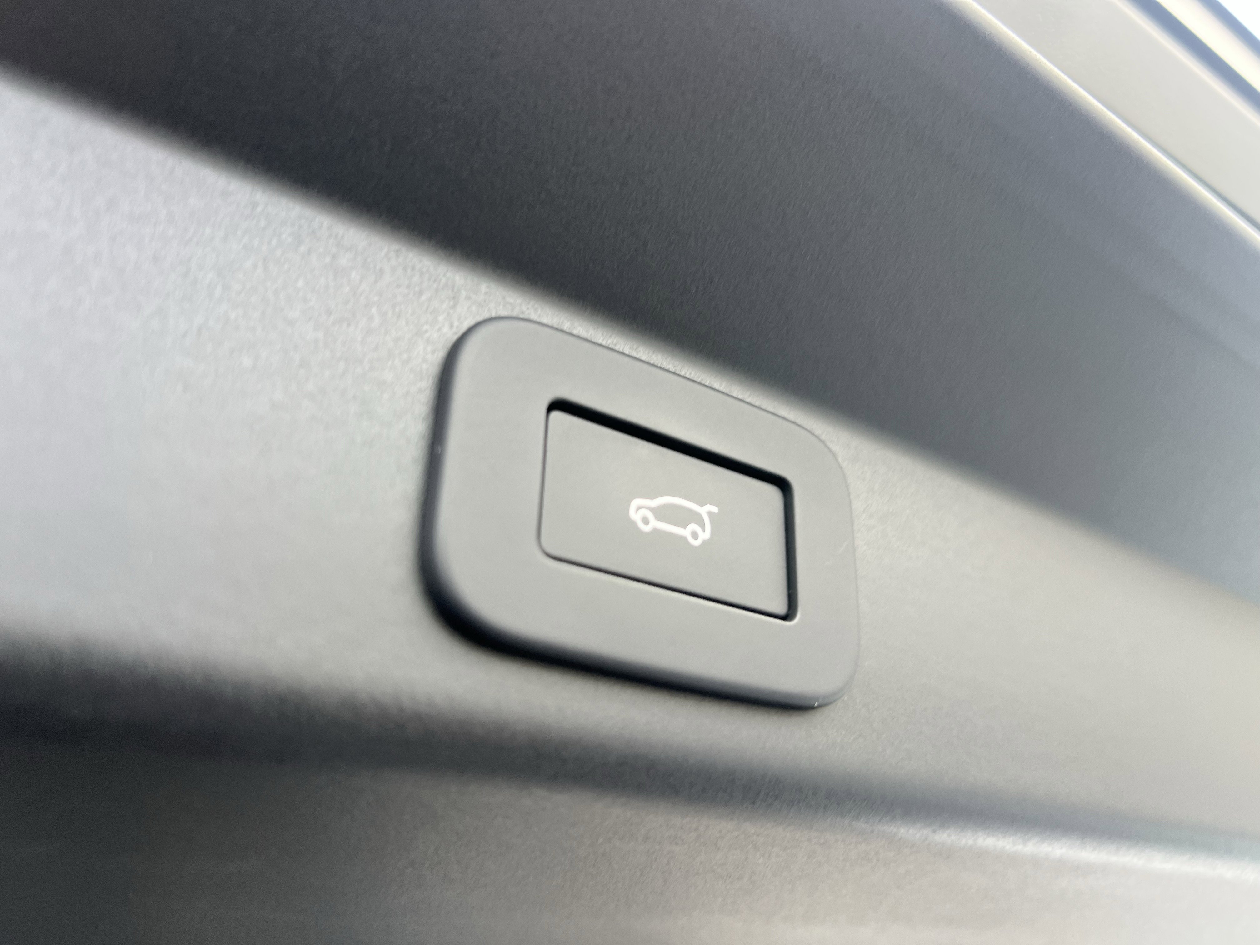 Certified 2025 Land Rover Range Rover Sport SE image 37