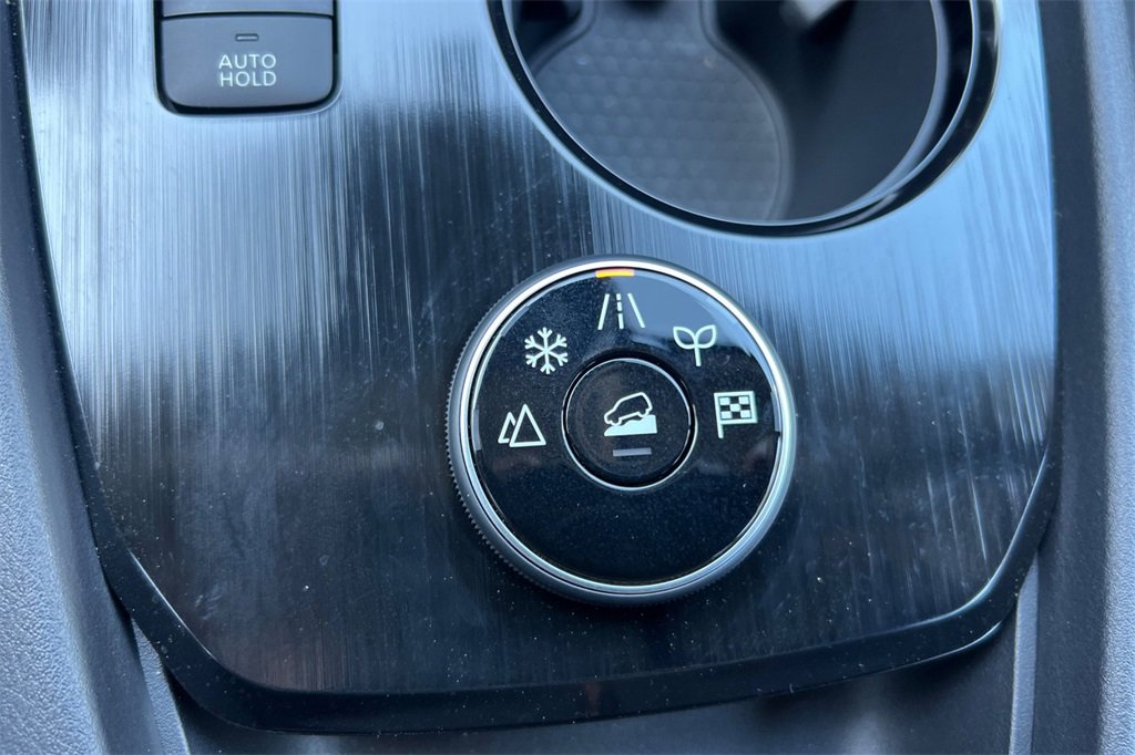 Used 2025 Nissan Rogue SV image 31