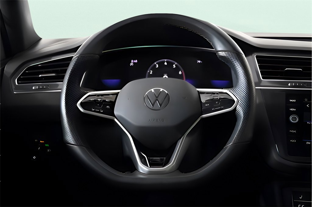 Used 2023 Volkswagen Tiguan SE R-Line image 25