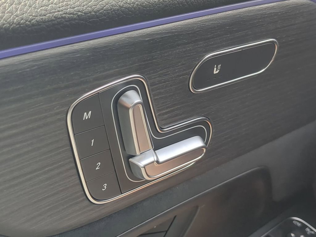 Used 2024 Mercedes-Benz EQB 250+ image 11