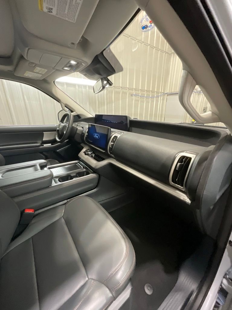 Used 2025 Ford Expedition Active RWD image 16