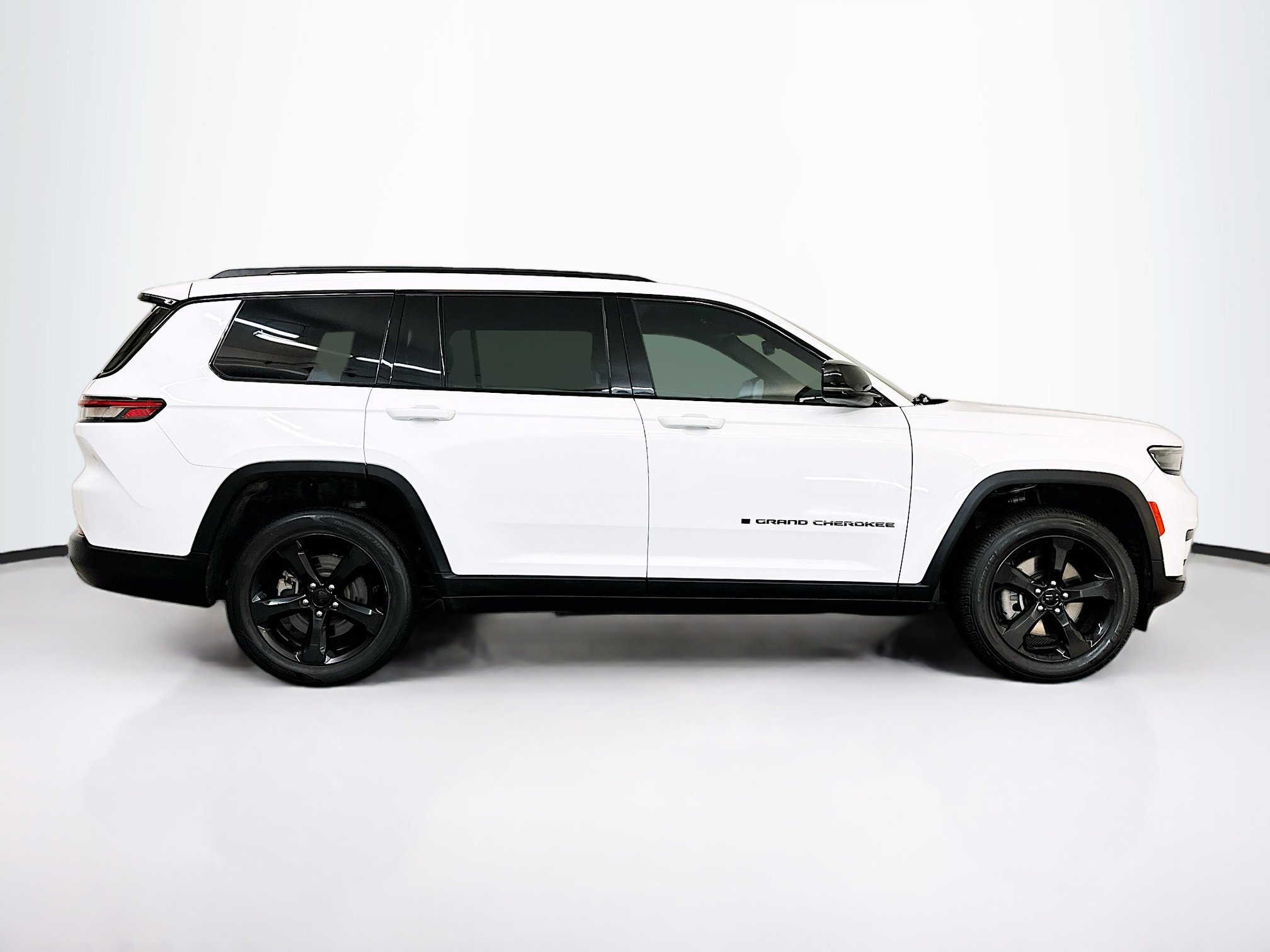 Used 2023 Jeep Grand Cherokee L Laredo image 10