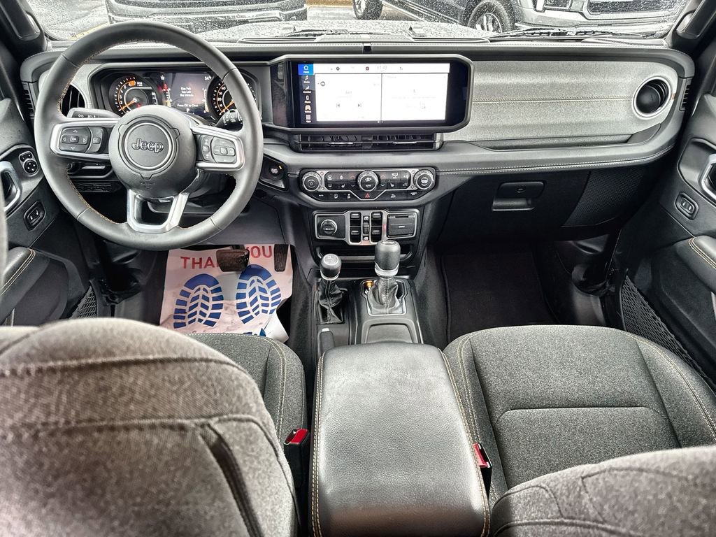 Used 2025 Jeep Wrangler Sahara image 25