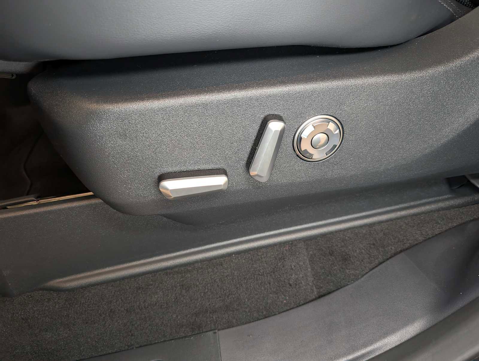 New 2025 Lincoln Navigator Reserve w/ Jet Appearance Package image 30