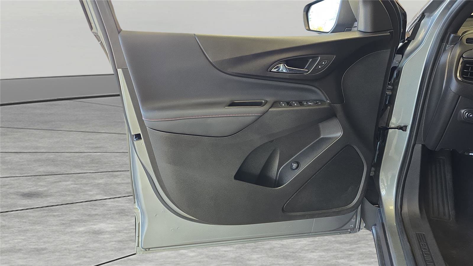 Used 2024 Chevrolet Equinox RS image 26