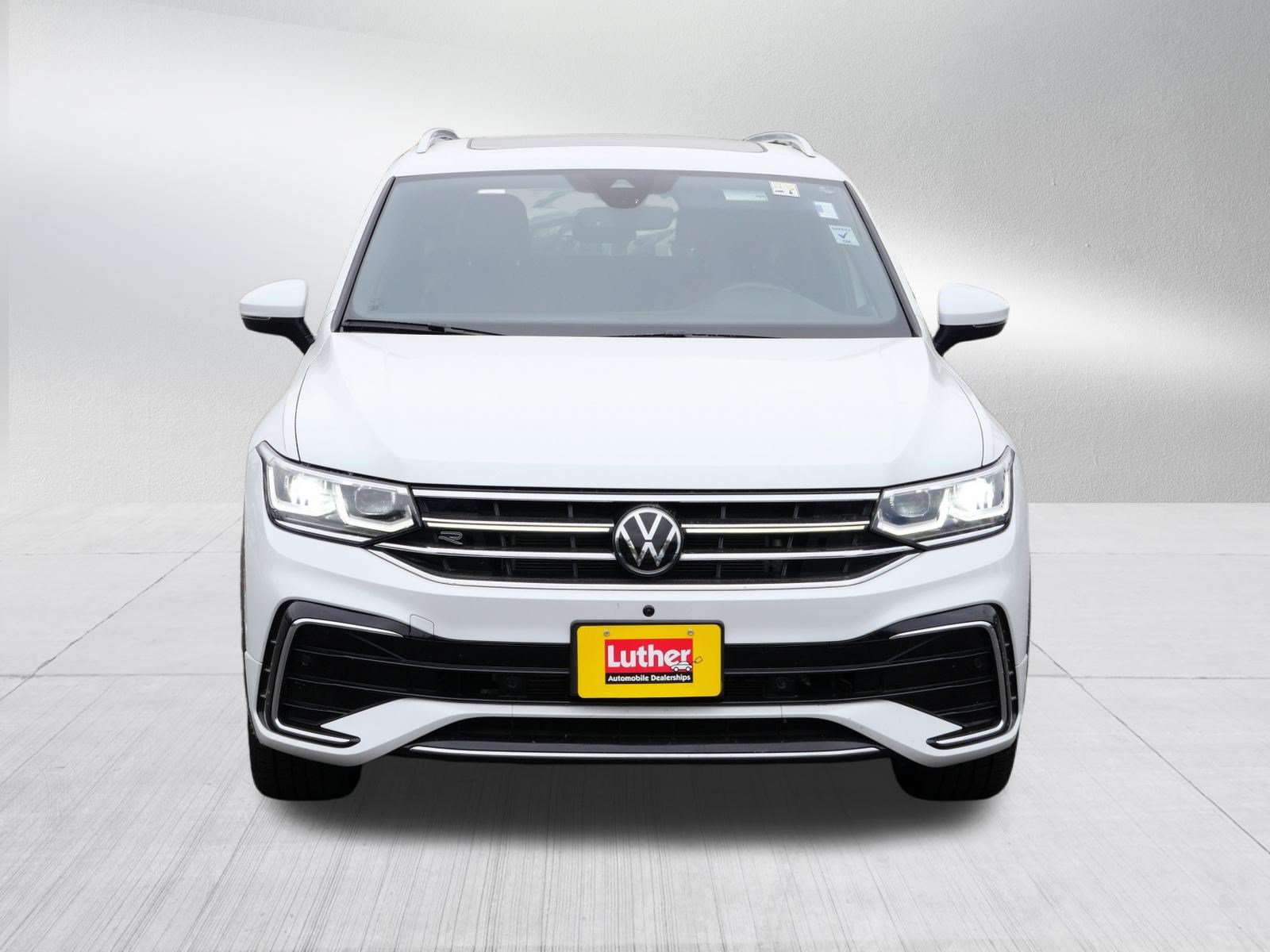 Used 2024 Volkswagen Tiguan SEL R-Line AWD/4WD image 2