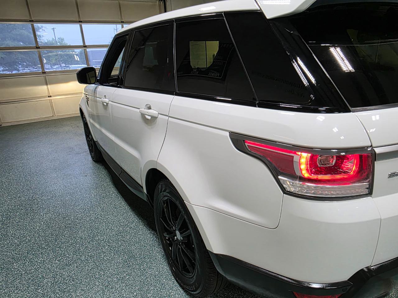 Used 2017 Land Rover Range Rover Sport SE AWD/4WD image 10