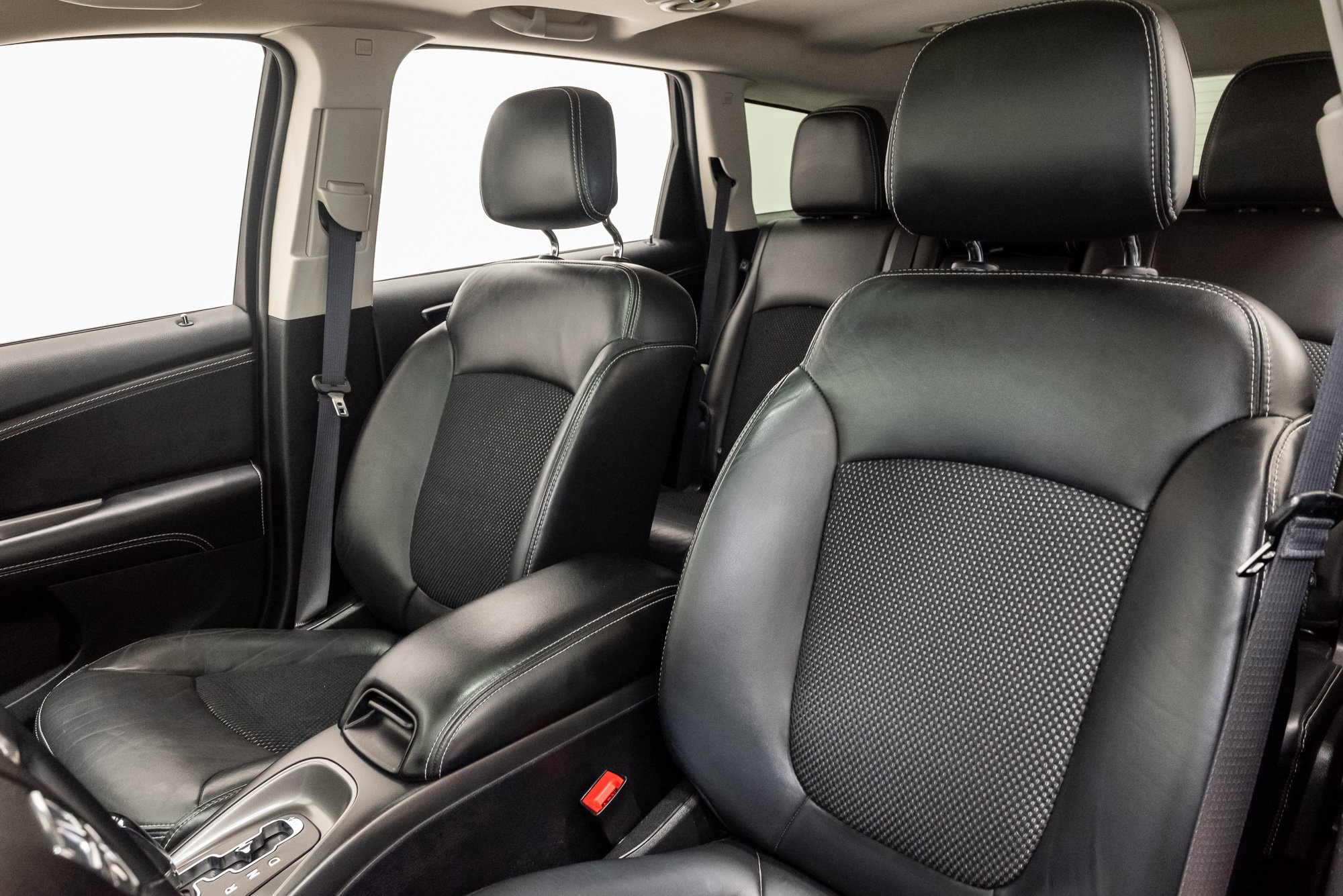 Used 2019 Dodge Journey Crossroad w/ Nav & Sun Group FWD image 11