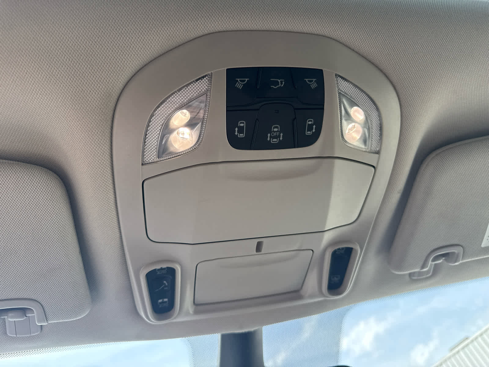Used 2024 Chrysler Pacifica Limited image 24