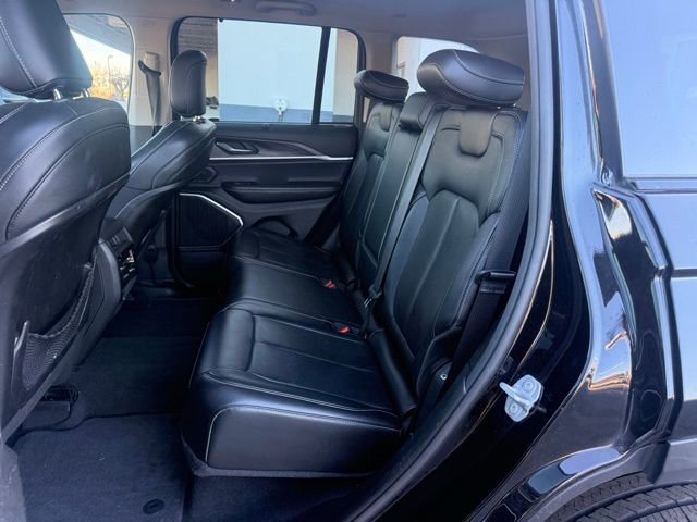 Used 2022 Jeep Grand Cherokee Limited w/ Luxury Tech Group II image 16