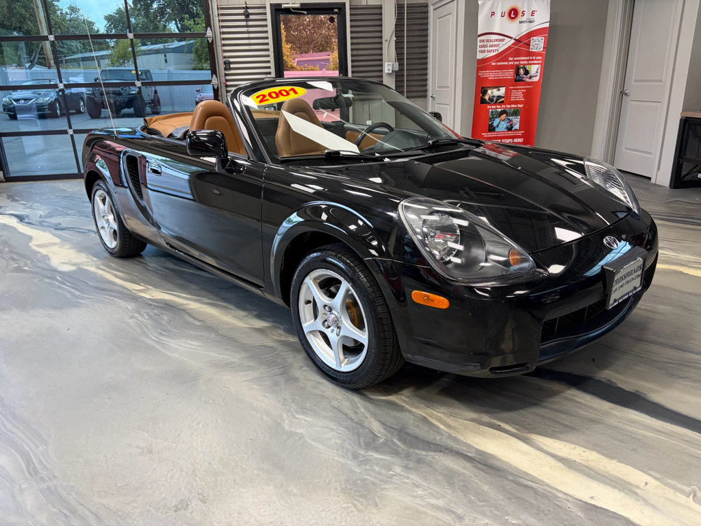 Used 2001 Toyota MR2 RWD image 2