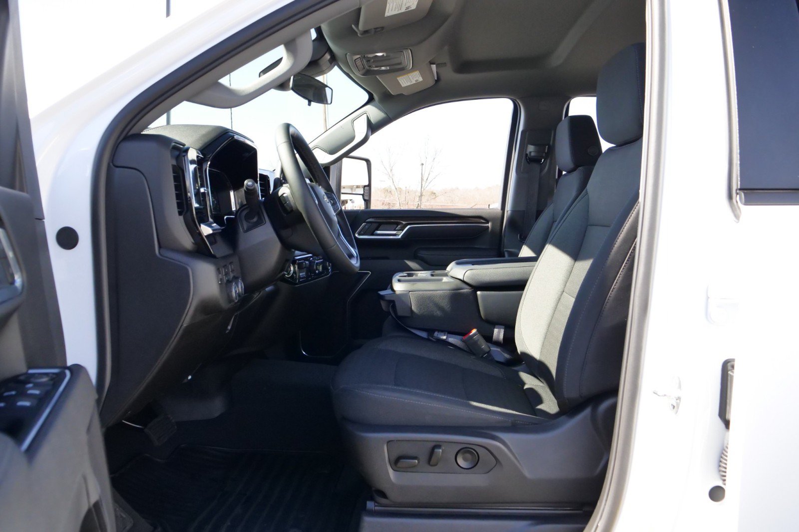 Used 2025 Chevrolet Silverado 2500 LT w/ Convenience Package AWD/4WD image 19