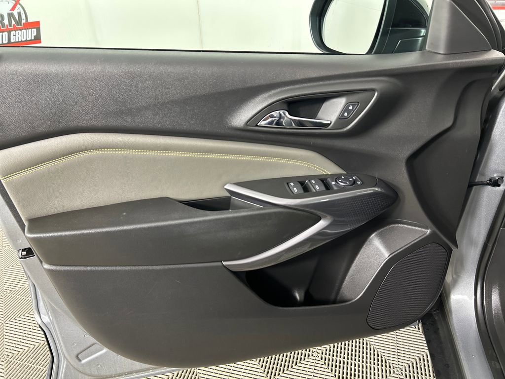 Used 2025 Chevrolet Trax ACTIV image 11