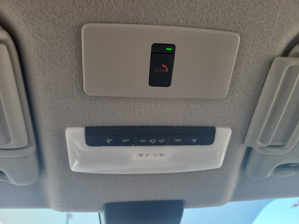 Used 2023 Nissan Kicks SR w/ SR Premium Package FWD image 23
