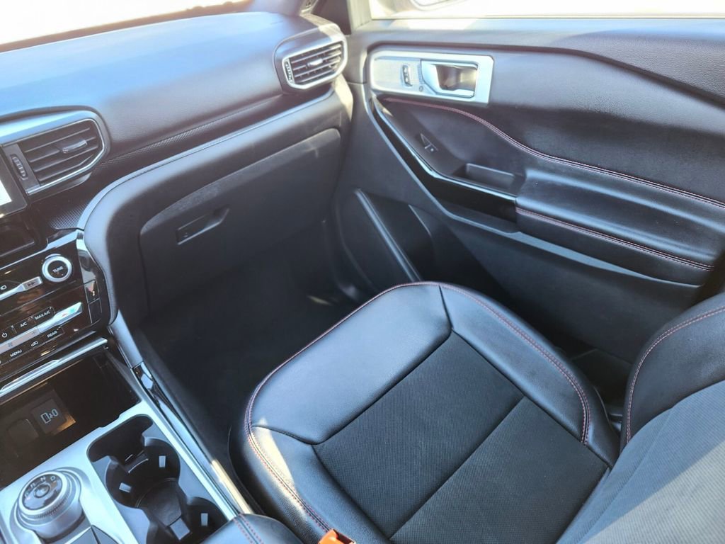 Certified 2022 Ford Explorer ST-Line w/ Class IV Trailer Tow Package image 15