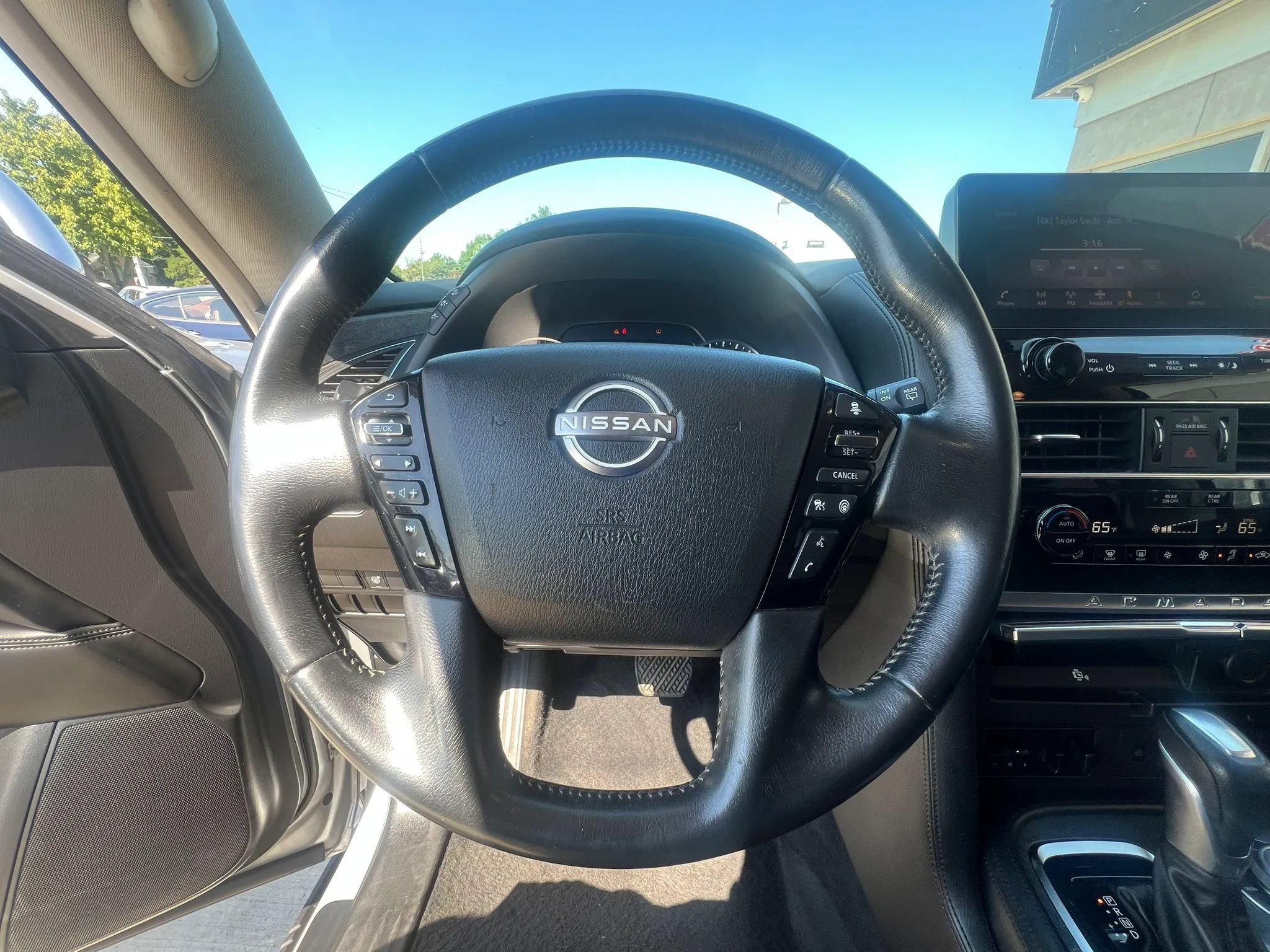 Used 2021 Nissan Armada SV AWD/4WD image 19