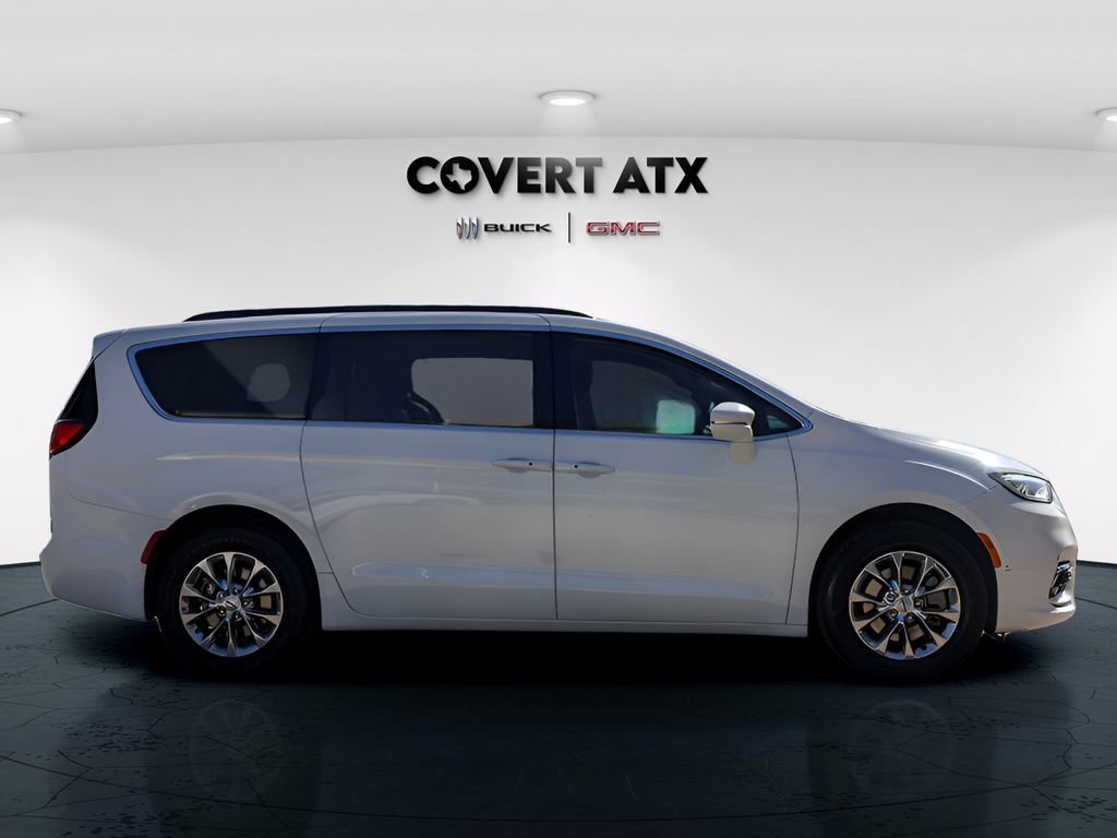 Used 2022 Chrysler Pacifica Touring-L image 8