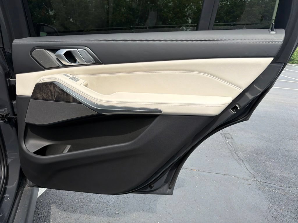 Used 2023 BMW ALPINA XB7 AWD/4WD image 26