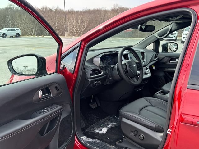 New 2026 Chrysler Pacifica Select w/ S Appearance Package FWD image 16