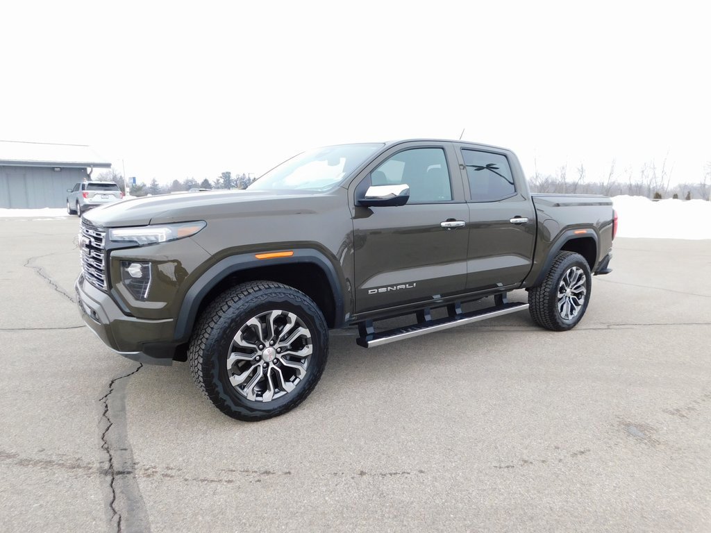 Used 2024 GMC Canyon Denali image 13