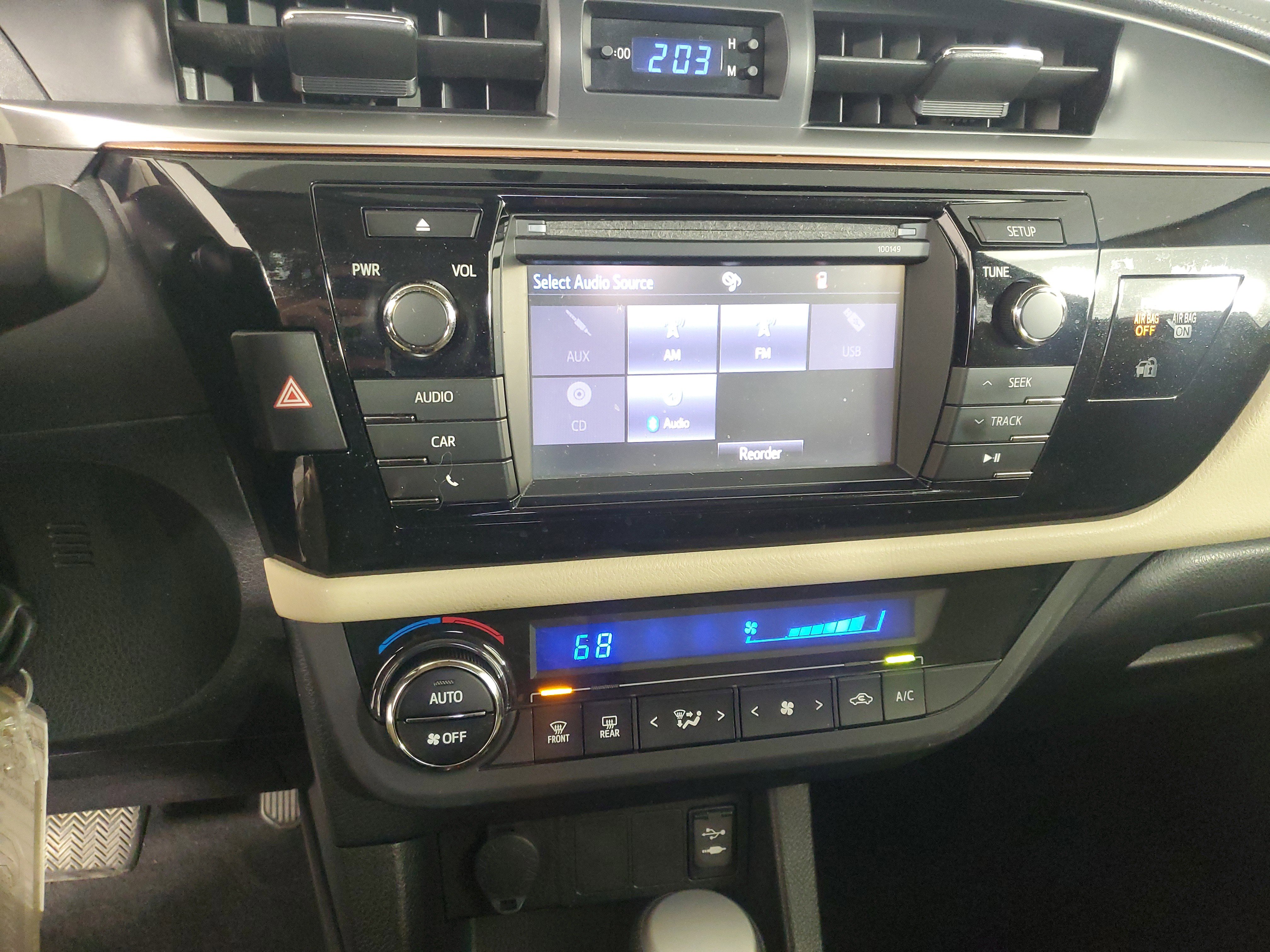 Used 2014 Toyota Corolla LE image 14