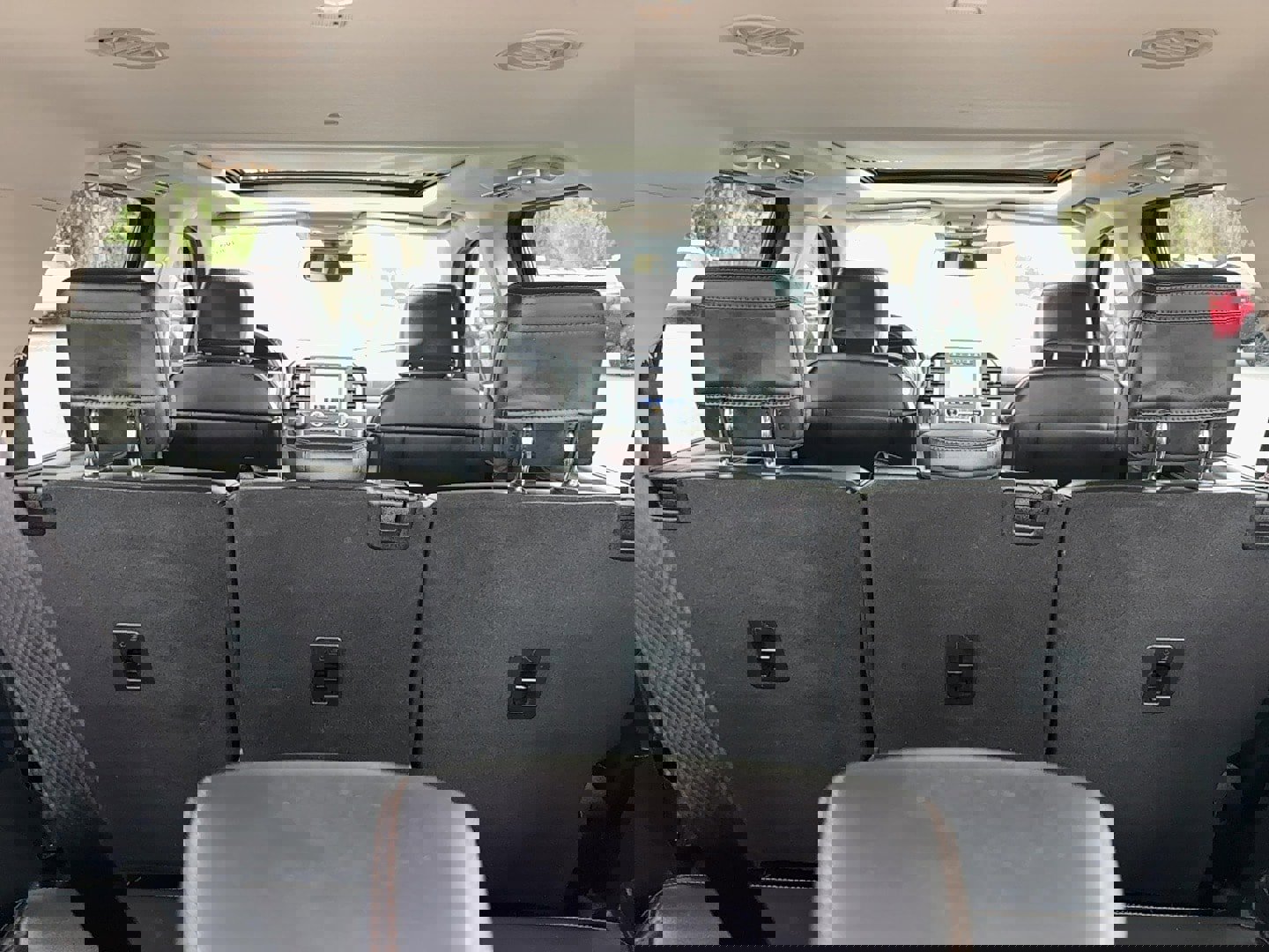 Used 2020 Ford Expedition Platinum image 11