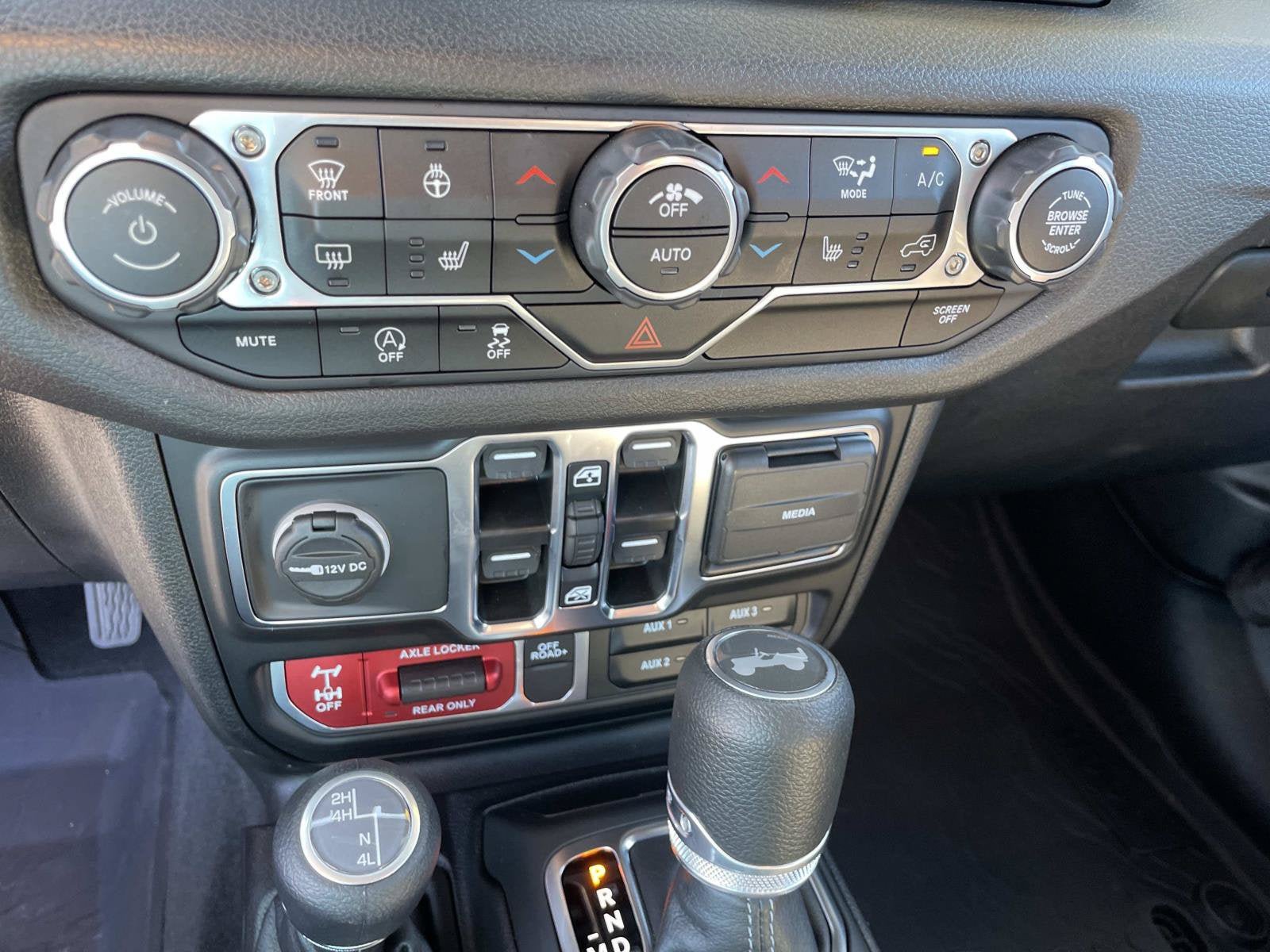 Used 2025 Jeep Wrangler Unlimited Sport AWD/4WD image 21