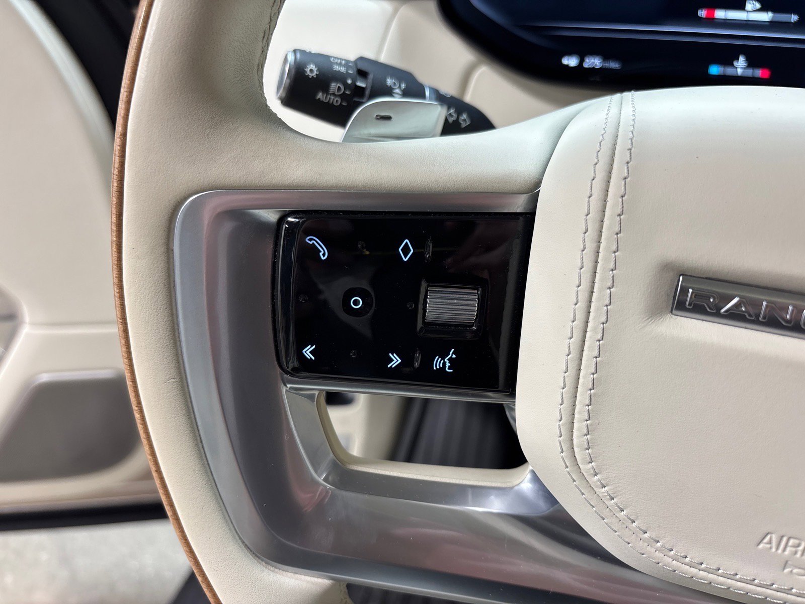 Used 2023 Land Rover Range Rover SV AWD/4WD image 20