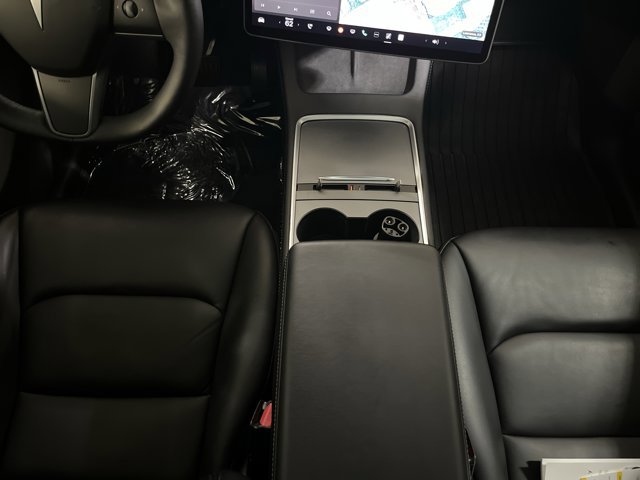 Used 2022 Tesla Model Y Long Range image 33