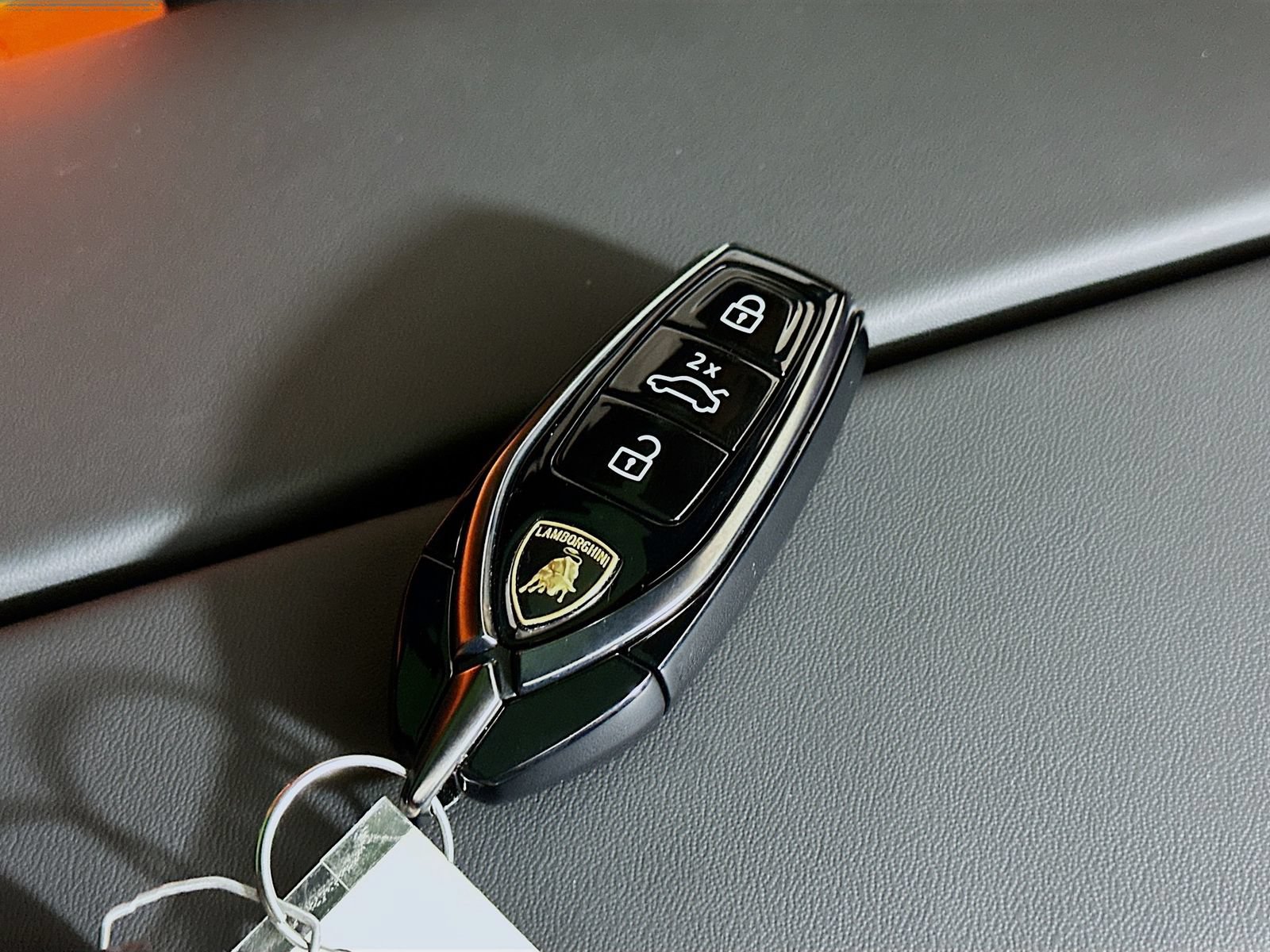 Used 2025 Lamborghini Urus SE AWD/4WD image 68