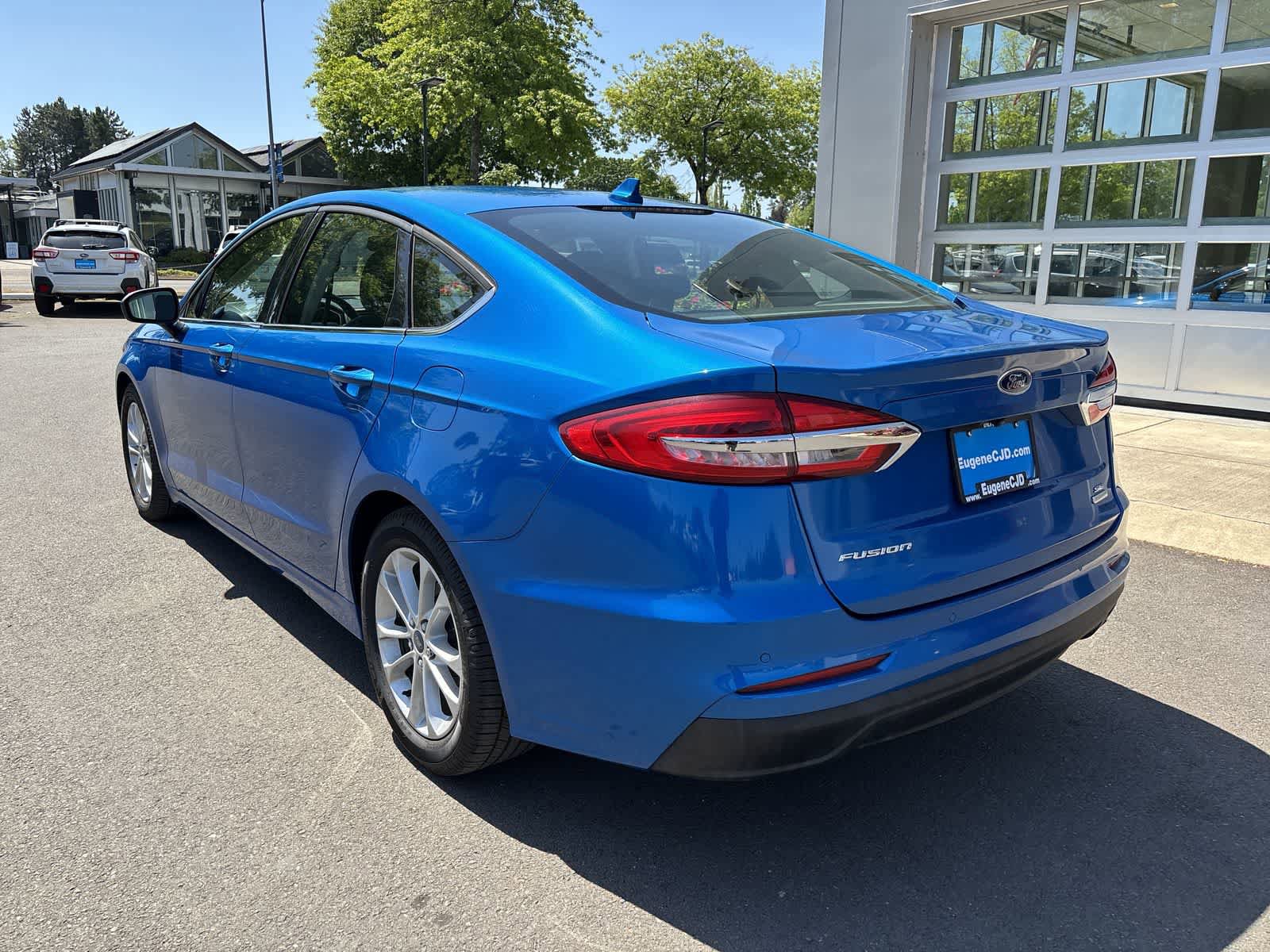 Used 2019 Ford Fusion SE FWD image 2