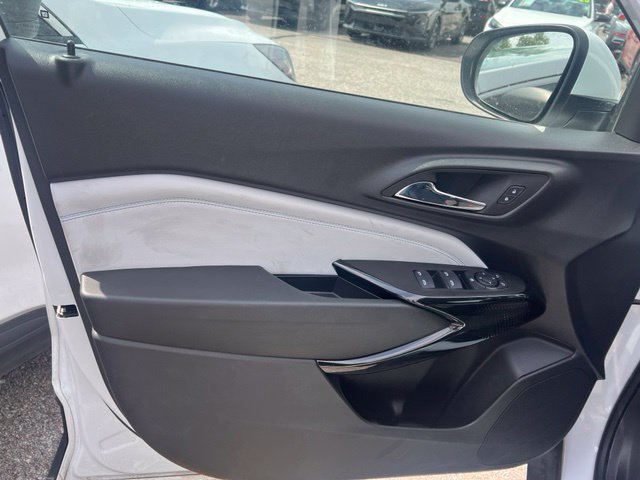 Used 2025 Chevrolet Trax LT FWD image 9