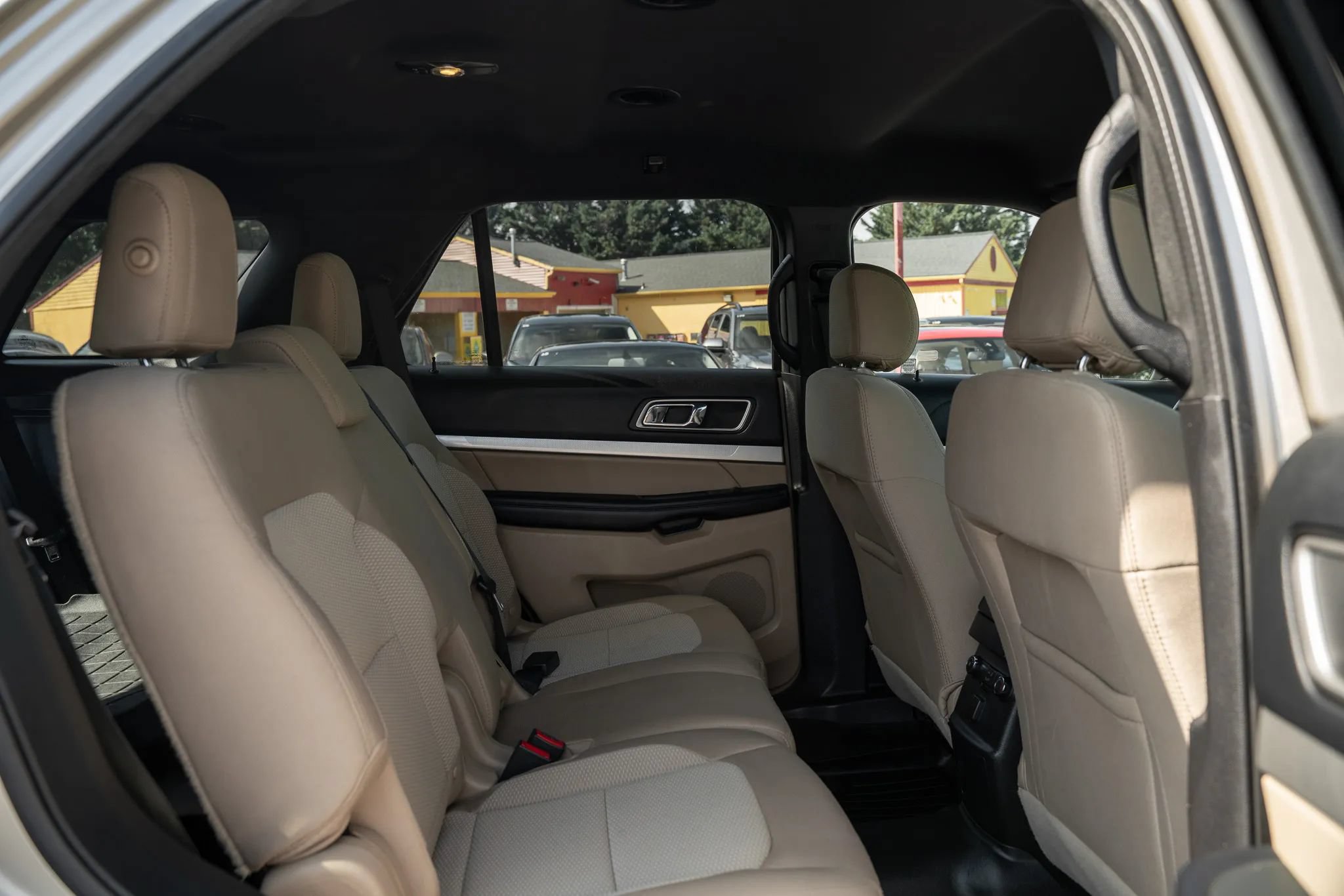 Used 2017 Ford Explorer XLT FWD image 11