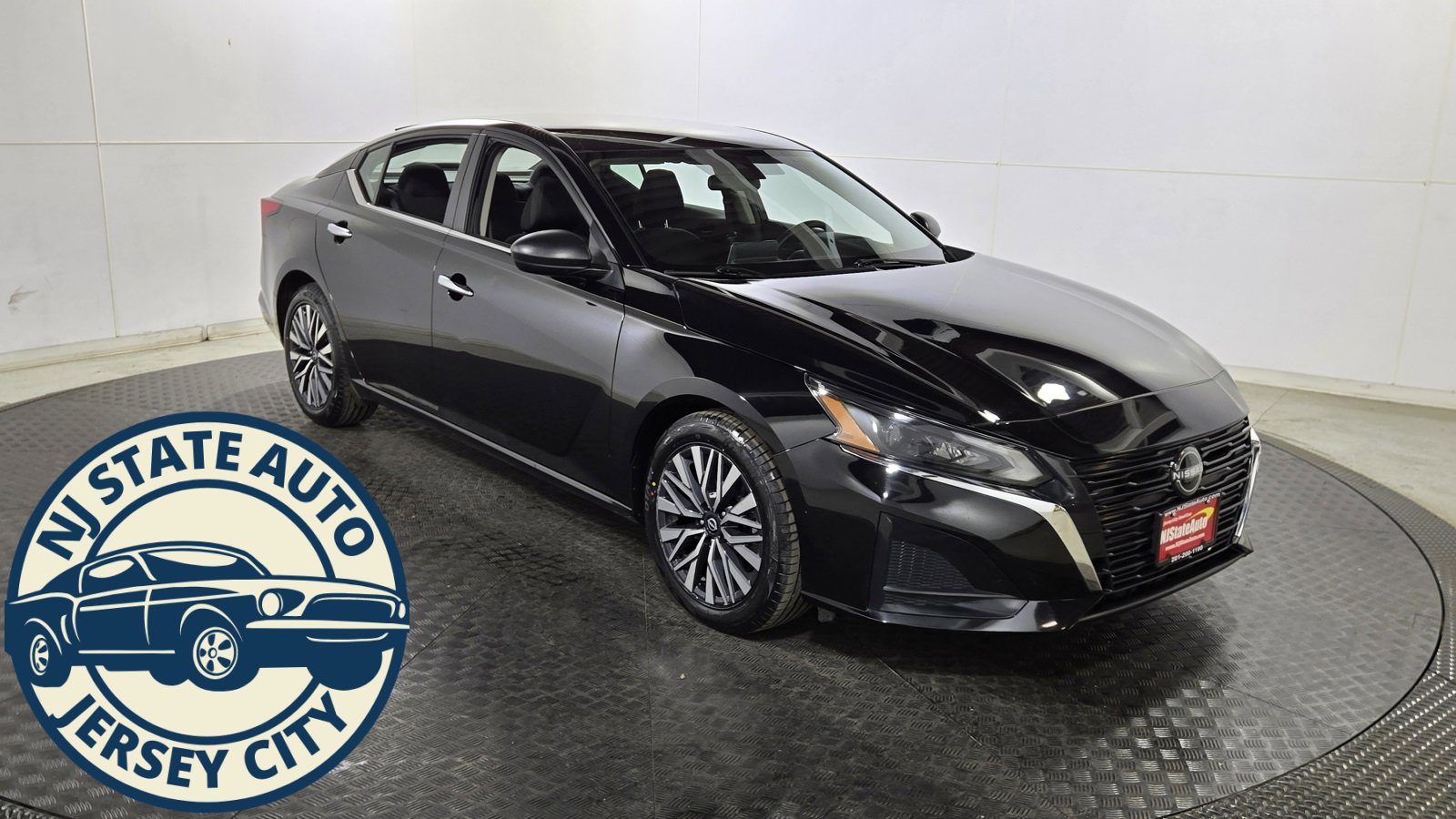 Used 2024 Nissan Altima 2.5 SV image 1