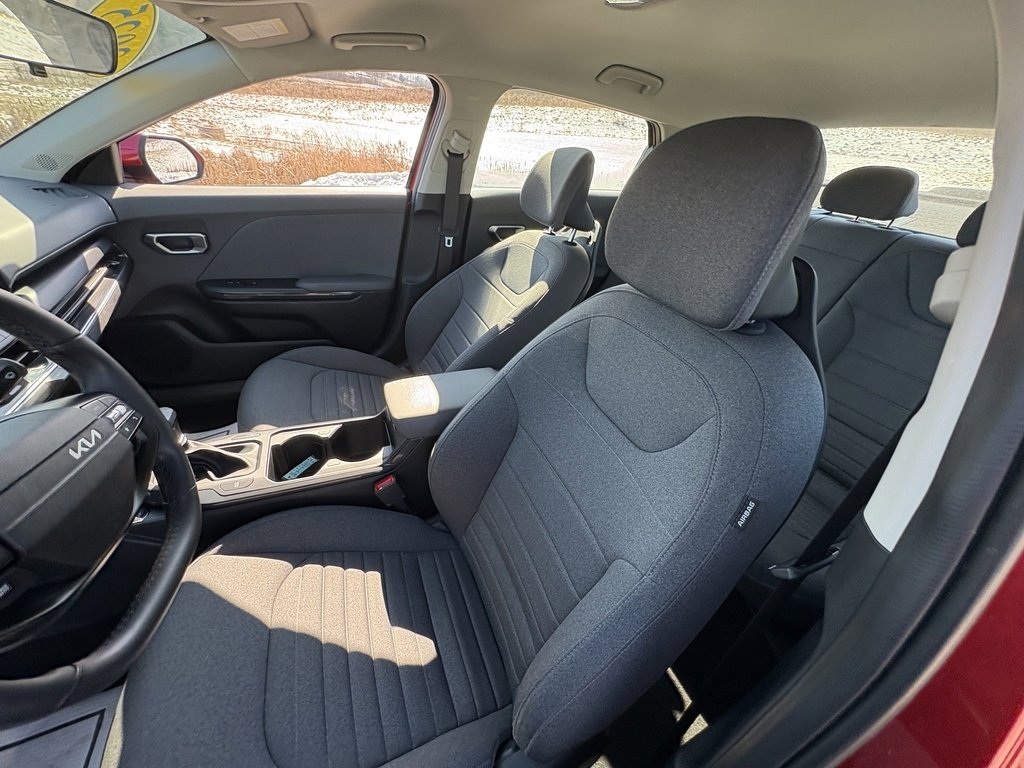 Used 2025 Kia K4 EX image 32