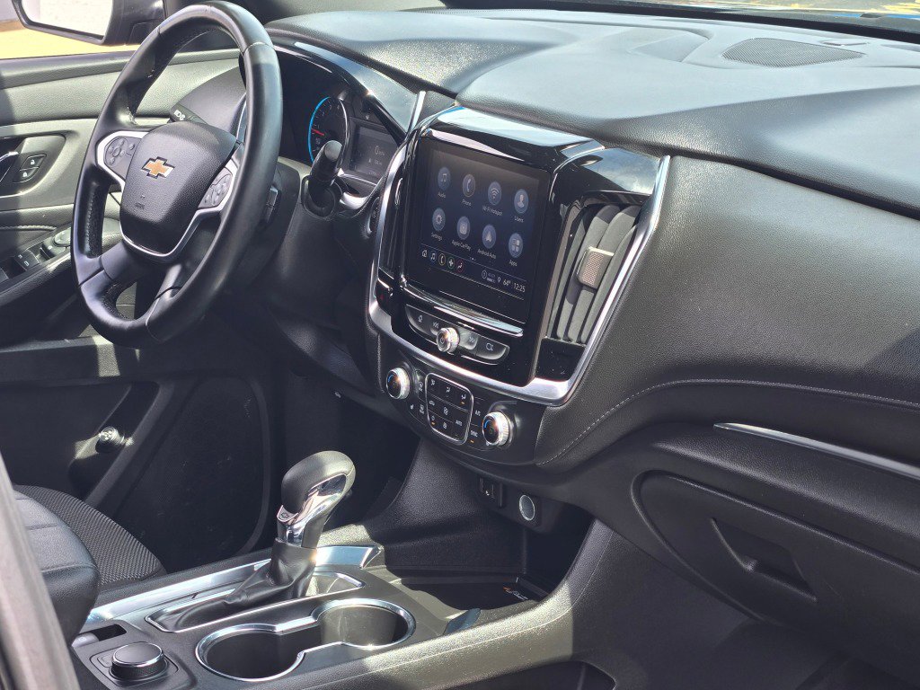 Used 2023 Chevrolet Traverse LT image 9