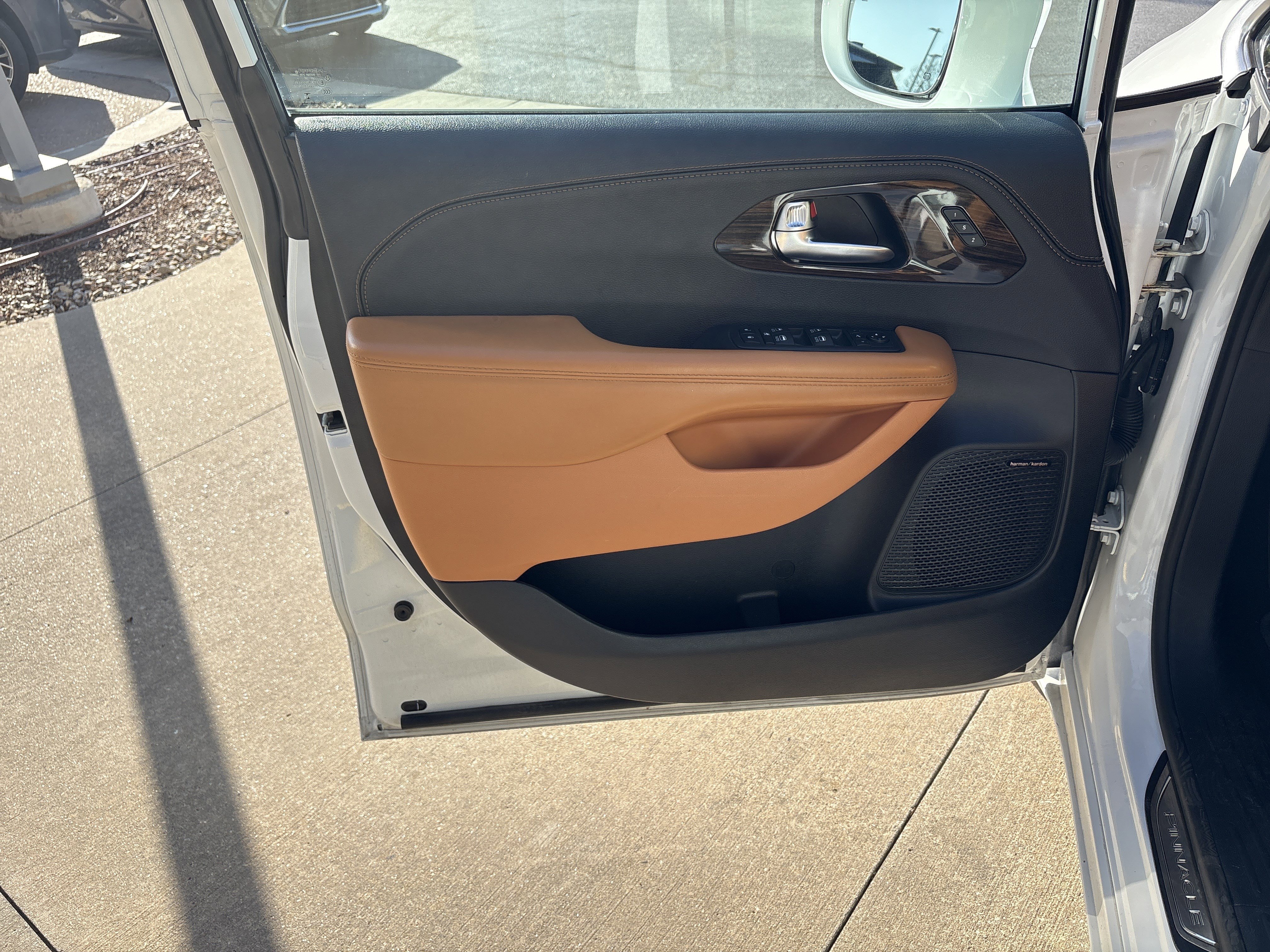 Used 2021 Chrysler Pacifica Pinnacle image 13